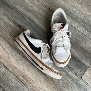 Nike Court Legacy fits womens 8.5